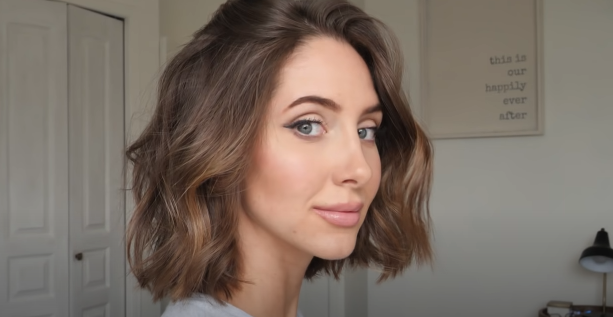 The Perfect 10 Minute Beach Waves Hair Tutorial For Short Hair